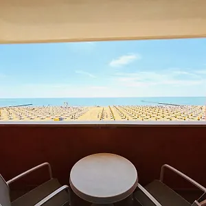 Appartamento Alpina - Frontemare Centrale - Immobil Relax, Lido di Jesolo