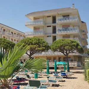 Appartamento Diplomatic-residence Fronte Mare-piazza Torino-lido Di Jesolo, Lido di Jesolo